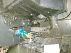 Smart F2 450 - jak odprowadzić wodę z wnętrza? Woda pod dywanikami.
