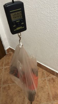 Tania i lekka wkrętarka na uniwersalne bity zasilana bateriami AA