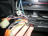 Czy czarna wtyczka w moim aucie to kostka ISO do nowego radia?