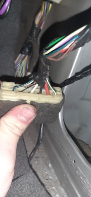 Montaż centralnego zamka w Lanosie - jak podłączyć silowniki?