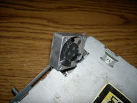 Pioneer Avic X1R - czy można odłączyć wentylatory przy podłączeniu wzmacniacza?