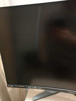 Samoistne pęknięcie matrycy monitora Samoistne pęknięcie matrycy monitora