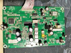 Płytka drukowana radia Makita DMR202 z elementami elektronicznymi i złączami