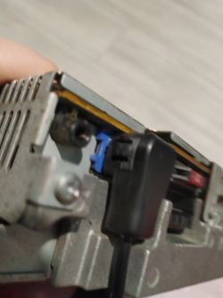 Witam mam problem z wyjęciem wtyczki ip bus z radia pioneer deh-p5700mp