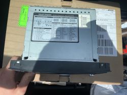 Jak przywrócić do działania stację multimedialną w Touareg 2003 - brak danych o modelu