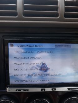 Co to za radio widoczne na zdjęciu, a wyjęte z zakupionego auta?