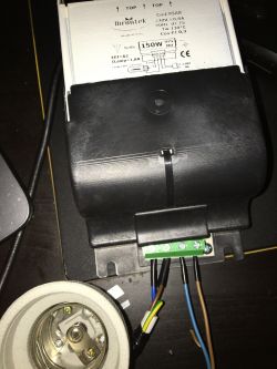 Jak podłączyć zasilacz do lamp HPS i gniazda E40? Kolor kabli?