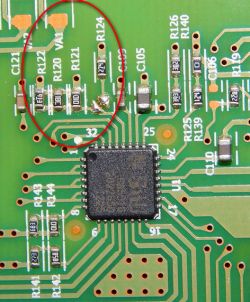 Hitachi 32HXC01U - miga naprzemiennie dioda POWER na czerwono i niebiesko
