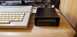 Stacja dysków do 8 bitowego Atari, klon XF551 Stacja dysków do 8 bitowego Atari, klon XF551