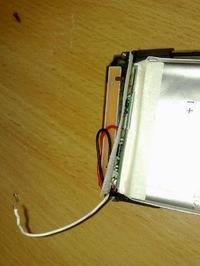 Jak podłączyć baterię do odtwarzacza mp3 ?