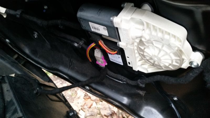 Volkswagen Passat B6: Driver's Door Lock Issue and Battery Discharge