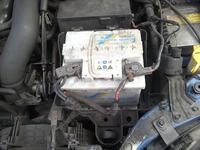 Wymiana zatopionych klem do akumulatora.