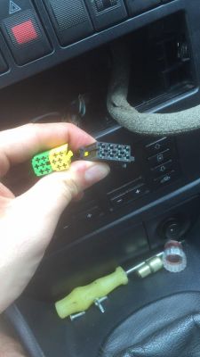 Audi A4 B5 '97: Jak podłączyć radio Clarion z innego auta?