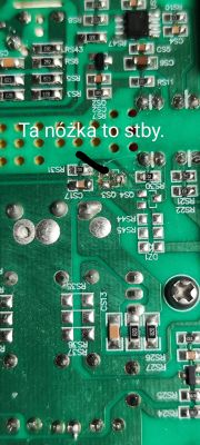 Zbliżenie układu elektronicznego z oznaczeniami komponentów i opisaną nóżką stand-by.
