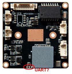 Moduł elektroniczny z oznaczeniami i portami, możliwe UART