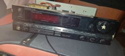 Amplituner Sansui RZ 3500 z uszkodzonym panelem przednim.