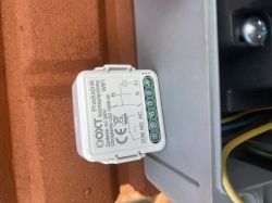 Moduł WiFi OXT Tuya t210 z widocznymi złączami i opisem.