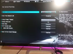 Ekran BIOS płyty głównej z zakładką „Boot” i włączoną opcją Ultra Fast Boot