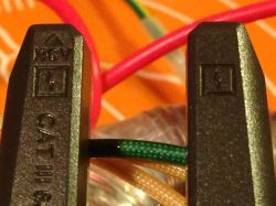 UNI-T UT256 Amperomierz widełkowy - krótki opis, wnętrze, zastosowanie.