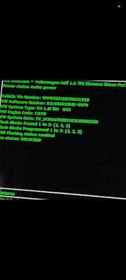 Wyświetlacz z danymi ECU pojazdu Volkswagen. Informuje, że ECU jest odblokowane.
