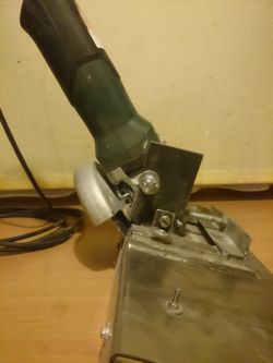 Przystawka do ciecia płytek pod kątem. Przystawka do ciecia płytek pod kątem.
