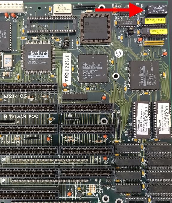 Motherboard from the 1980s–90s with Headland chips and ISA slots