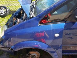 Opel Meriva A - Sposób demontażu błotnika, trudności z dostępem do punktu mocowania