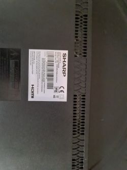 Label of Sharp LC-43CFG6452E TV with technical information and HDMI logo.