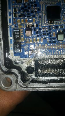 opel astra 1,4 - uszkodzony sterownik silnika w astrze, jaki to jest element