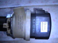 Whirlpool ADG 698 FD - Cieknie woda z pompy myjącej,luzy na wirniku.