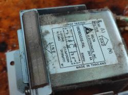 Filtr EMI Delta Electronics z wyraźnymi oznaczeniami