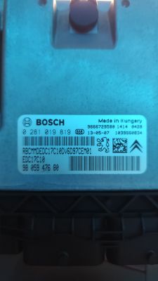 Blok sterujący Bosch z etykietą produktu.