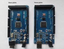 Dwie płytki Arduino Mega 2560 obok siebie z zaznaczonymi diodami LED.