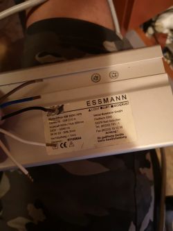Jak podłączyć siłownik Essmann (5 żył) do otwierania wlezu piwnicznego?
