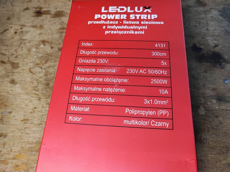 Opakowanie przedłużacza Ledlux z parametrami technicznymi.