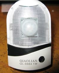 Lampka nocna QIAOLIAN - przeróbka na czujnik PIR