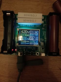 Skuter elektryczny - Przy przekręceniu manetki do oporu wyłącza skuter elektryczny