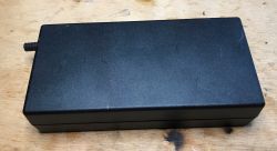 Wnętrze - 10 różnych zasilaczy do laptopów od różnych producentów Wnętrze - 10 różnych zasilaczy do laptopów od różnych producentów