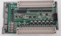 Wnętrze sterownika PLC MELSCEC iQ-F FX5U Wnętrze sterownika PLC MELSCEC iQ-F FX5U