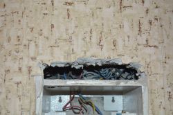 Zdjęcia najlepszych i najgorszych instalacji elektrycznych.