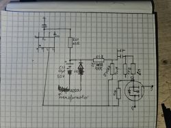Ręcznie narysowany schemat elektryczny z gridówką i transformatorami.