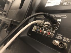 Jak podłączyć wieżę Sony MHC-2700 pod TV?