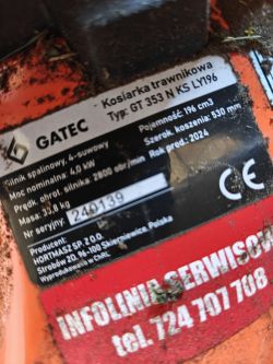 Etykieta na kosiarce GATEC GT 353 N KS LY196 z danymi technicznymi i numerem seryjnym