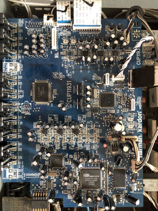 Amplituner Harman Kardon AVR132 po kilku sekundach się wyłącza Amplituner Harman Kardon AVR132 po kilku sekundach się wyłącza