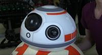 BB-8 zbudowany w oparciu o niewielkiego robota z omnikołami BB-8 zbudowany w oparciu o niewielkiego robota z omnikołami