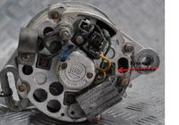 Dlaczego kontrolka ładowania miga w wózku widłowym z alternatorem Elmot 9d?