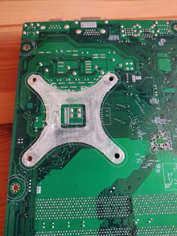 Montaż chłodzenia Intel na płycie głównej ACER G43T-AM4 - zatrzaski nie pasują