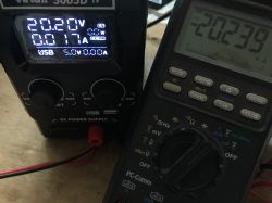 "Nowoczesny" (?) zasilacz laboratoryjny YIHUA 3005D-IV z USB, Quick Charge, enkodery