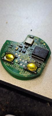 Jaki rezystor R3 jest w pilocie C30451a5801002 od Opla?