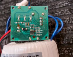 Prostownik Automatyczny VOLT MOBI 6A - ostrzeżenie dla użytkowników.